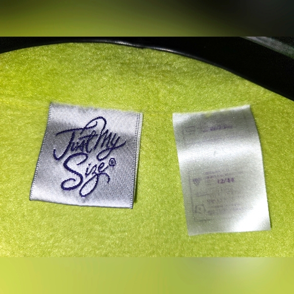 Very vibrant, warm, bright pullover. Made by Just My Size - Picture 2 of 2